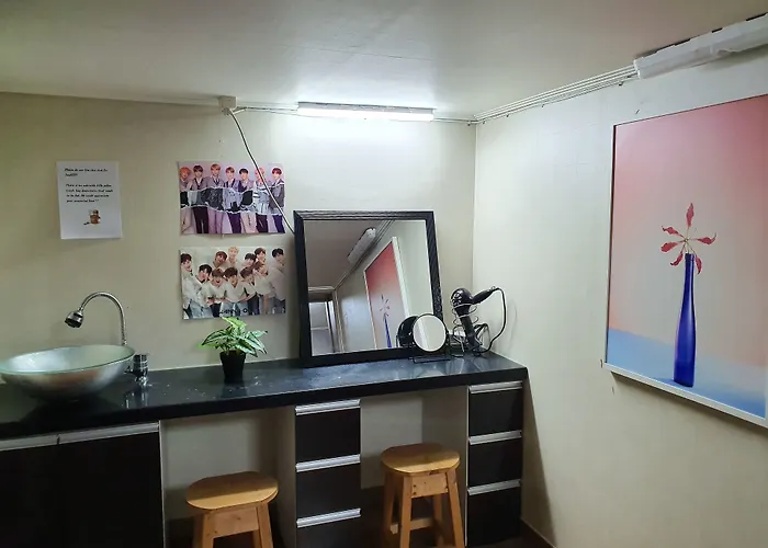 Hostel: Birdsnest Hostel Hongdae Foreigner Only